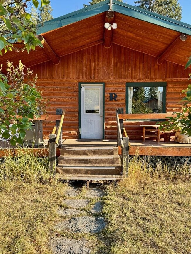 Building Photo - Charming 2-Bedroom Log Cabin in Scenic Kil... Rental