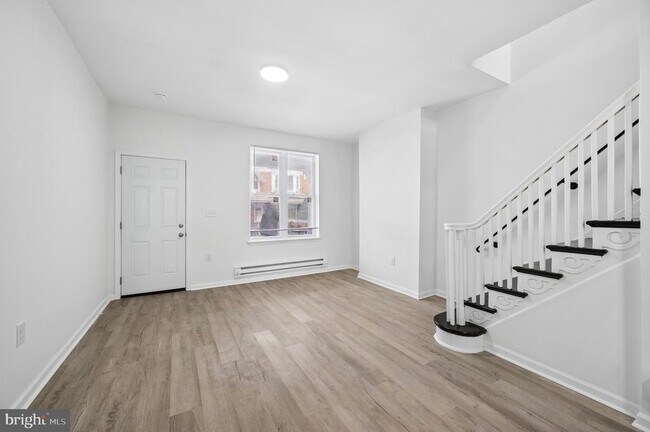 Photo - 462 E Cosgrove St