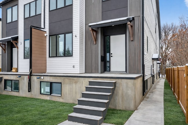 Photo - 10920-10130 130 St NW Unit Upper 1