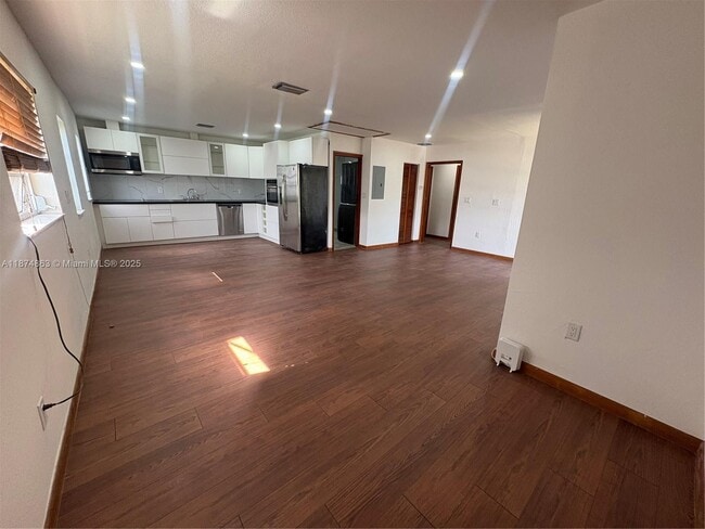 Building Photo - 3289 SW 25th St Unit 2 Rental