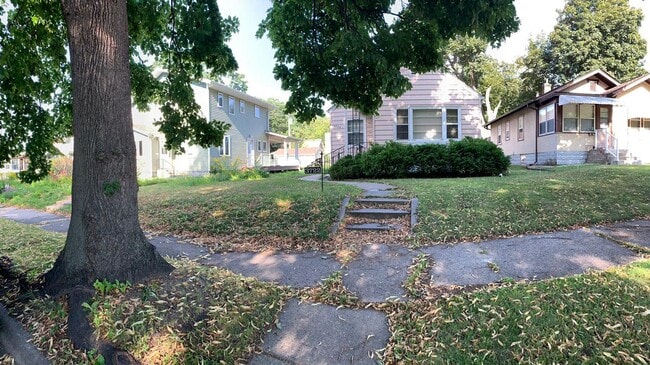 Building Photo - Beautiful Single Family home
