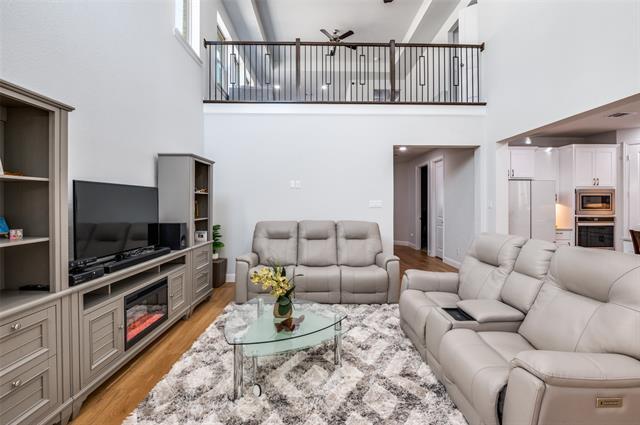 Photo - 8468 Wembley