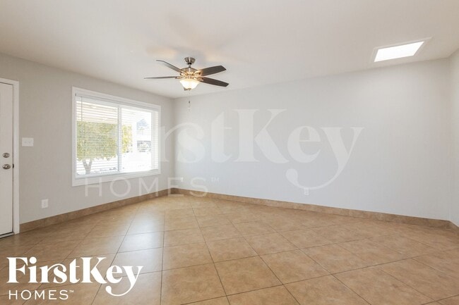 Photo - 2324 E Paradise Dr