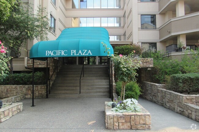 Building Photo - Gorgeous 1 Bed, 1 Bath Condo in Perfect Sa... Unit 109