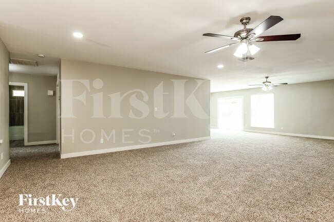8038 W Windrose Dr