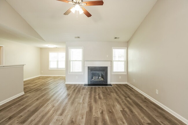 Photo - 225 Comet Ct
