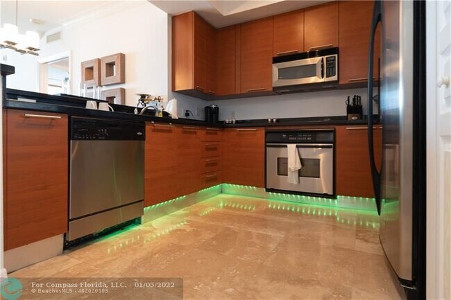 Kitchen - 350 SE 2nd St Unit 1740