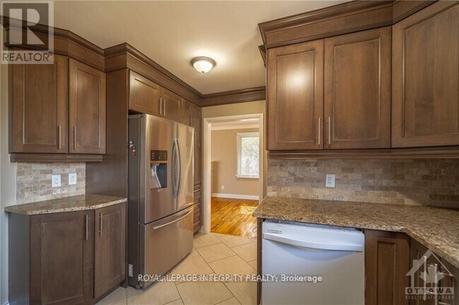 Photo - 147 Oakridge Blvd