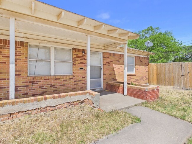 Photo - ~ALL BILLS PAID! 2 bedroom Duplex for rent! ~