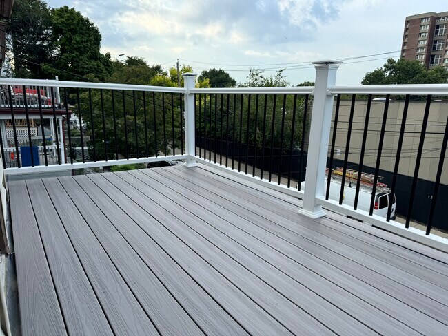 Front deck private - 14 Hazelwood St Unit 2