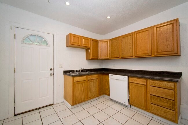 Photo - 212 W Washington St