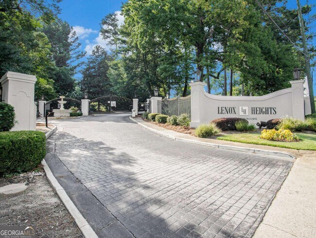 Photo - 3307 Pine Heights Dr NE