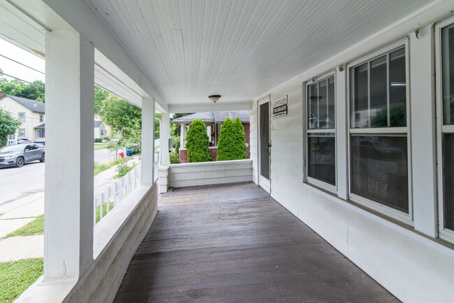 Photo - 945 Woodlawn Ave