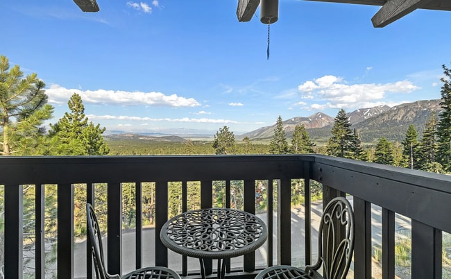 Building Photo - Fully Furnished 2 Bed / 2 Bath Corner Unit... Rental