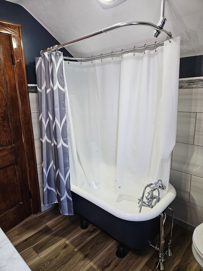 Building Photo - 4047 Mogadore Rd