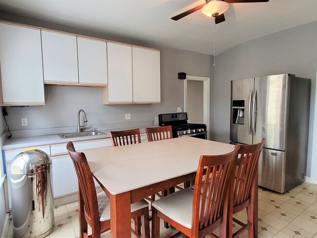 Building Photo - 25 Martin St Unit 1