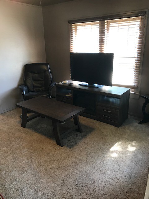 Photo - 408 W Luckey St