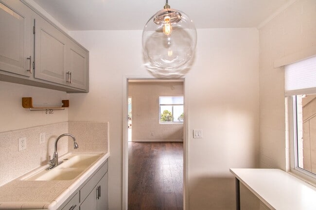 Photo - Charming Studio with Mid Century Touches in Ocean Beach/Point Loma ! Unit 4486