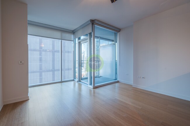 Photo - 181 W Kinzie St