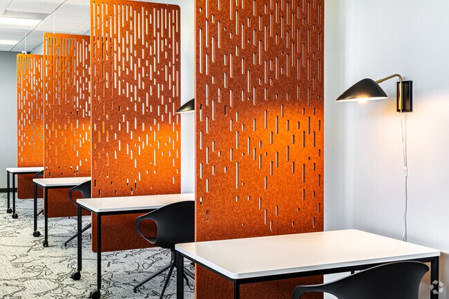 Coworking Lounge - Walnut Tower Apartments