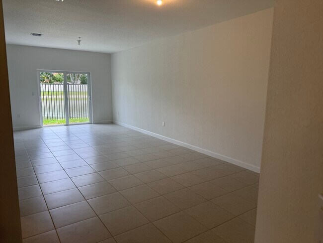 Photo - 18406 SW 2nd St