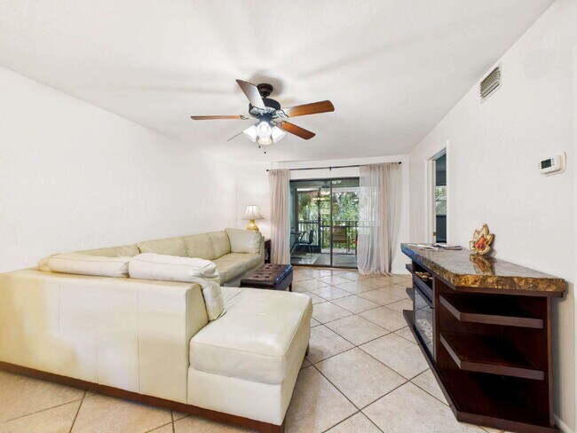 Photo - Furnished 2BR/2BA Pine Haven Condo with Pr... Unidad 5