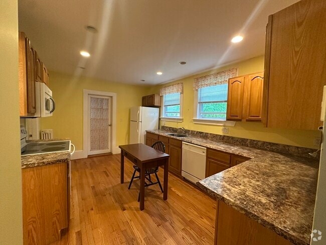 Building Photo - 24 Hillside Ave Unit 1 Rental