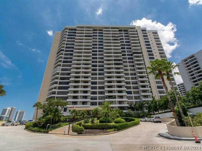 Building Photo - 2500 Parkview Dr Unit 1519