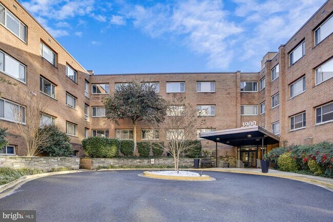 Building Photo - 3900 Tunlaw Rd NW Unit 509