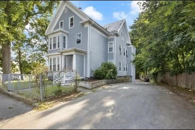 Building Photo - 31 Lyman St Unit 1 Rental