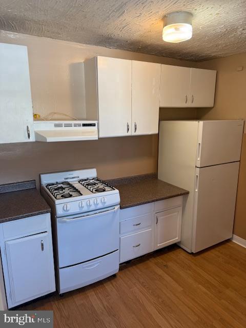 Building Photo - 400 E Washington St Unit C
