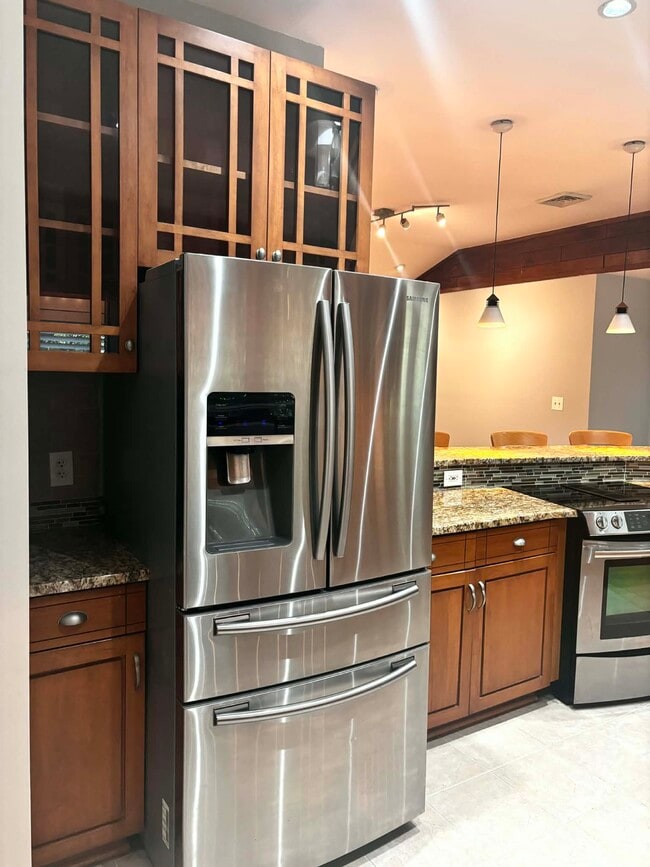 Photo - 339 Thole St