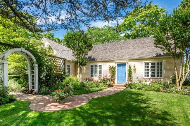 Building Photo - 246 Tuckahoe Ln