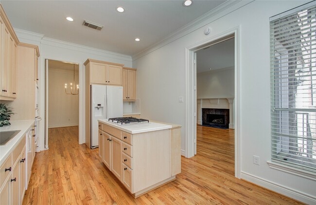 Photo - 1931 Woodbury St