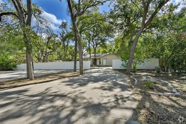 Building Photo - 6713 Silvermine Dr Rental