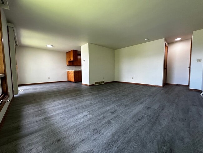 3041-3043 Humboldt Rd. DUPLEX - 3041-3043 Humboldt Rd. DUPLEX Apartment Unit 3041