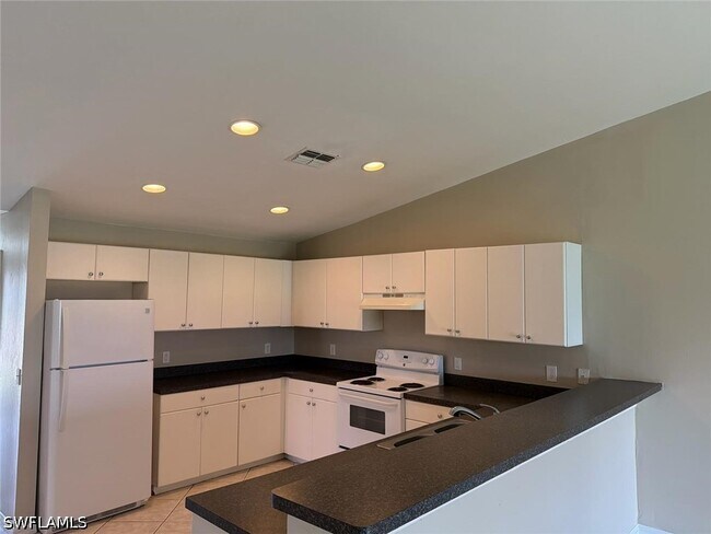 4822-4824 Leonard Blvd S
