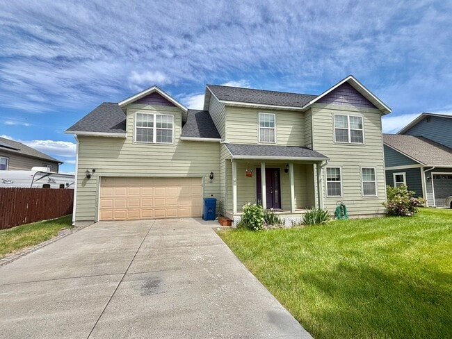 Building Photo - Great 3br/2.5ba, with a bonus space.