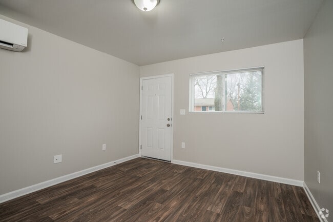 1BR, 1BA - 775SF - Living Room