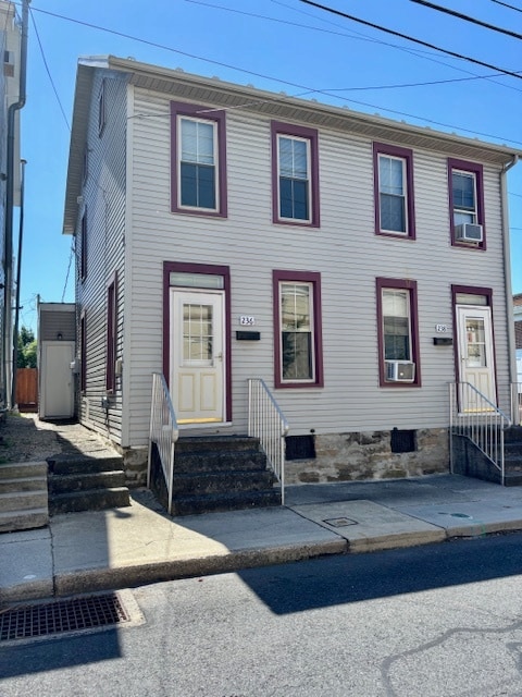 Building Photo - 236 W Middle St Rental