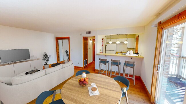 1 Bdr / 1 Bath Private Balcony - Safe Harbor Properties Rental