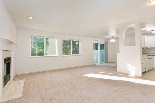 Photo - Spacious 3 Bed, 2 Bath Home with Garage & Large Yard in Puyallup!
