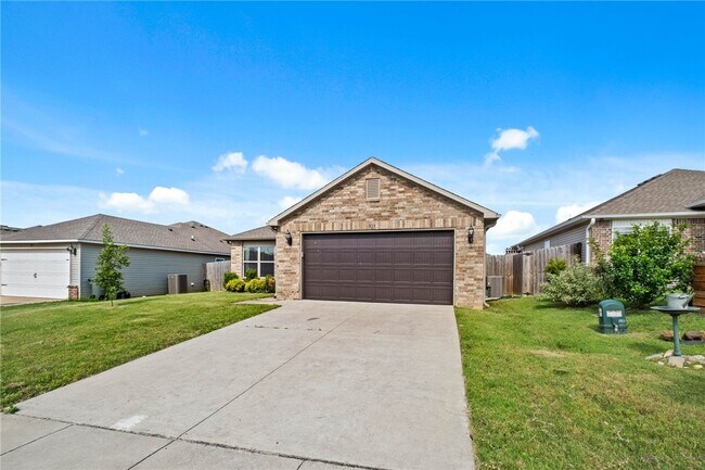 Photo - 927 E Swift Dr