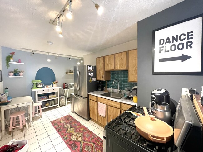 Photo - 525 E 3rd St Apartment Unit 2F