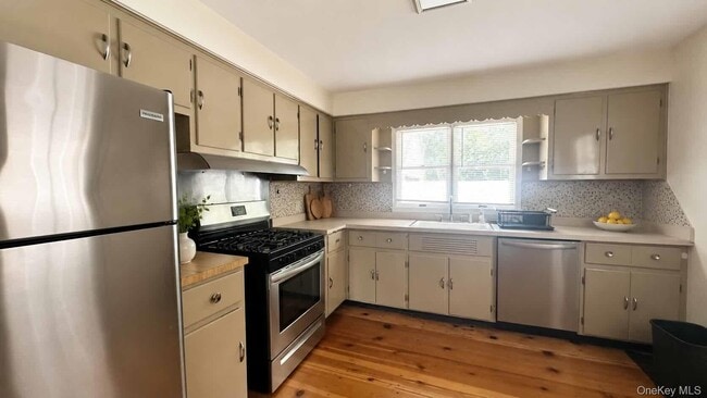 Photo - 73 Singworth St