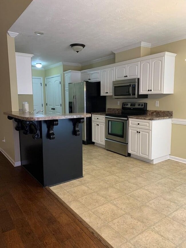 Photo - 548 Lory Ln