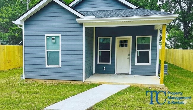 Building Photo - NEW LISITING