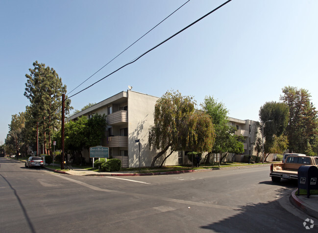 Building Photo - Orangebrook Manor Apartments