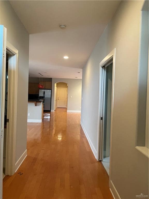 Photo - 20 E Thornhill Ave