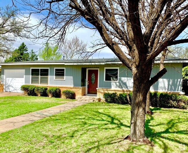 Building Photo - 3 bedroom 2 bath 1 car garage Rental